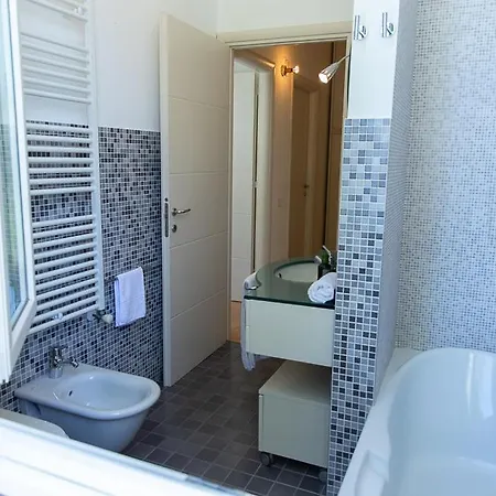 Zara D'amare A 10 Metri Dalla By Yohome 佩萨罗